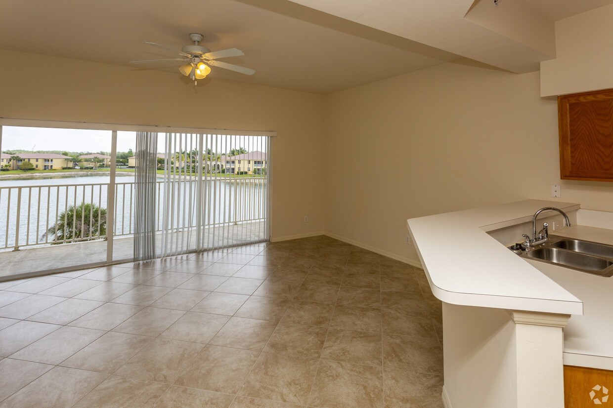 Primary Photo - Cobblestone on The Lake Apartments