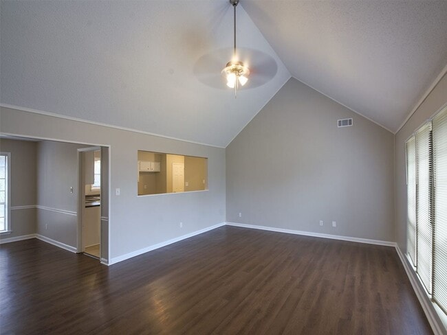 Building Photo - Great updated 4 bed, 2 bath home northeast of Memphis near Covington Pike.