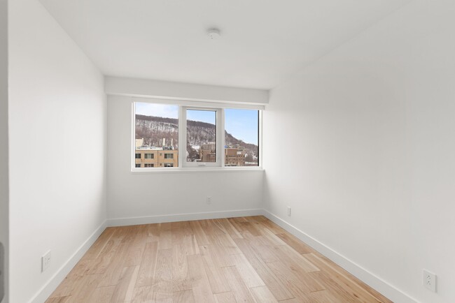 Building Photo - 3460 Rue Peel