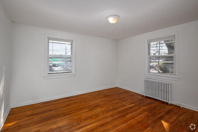 2BR, 1BA - 815SF - Primary Bedroom - Jefferson Gardens