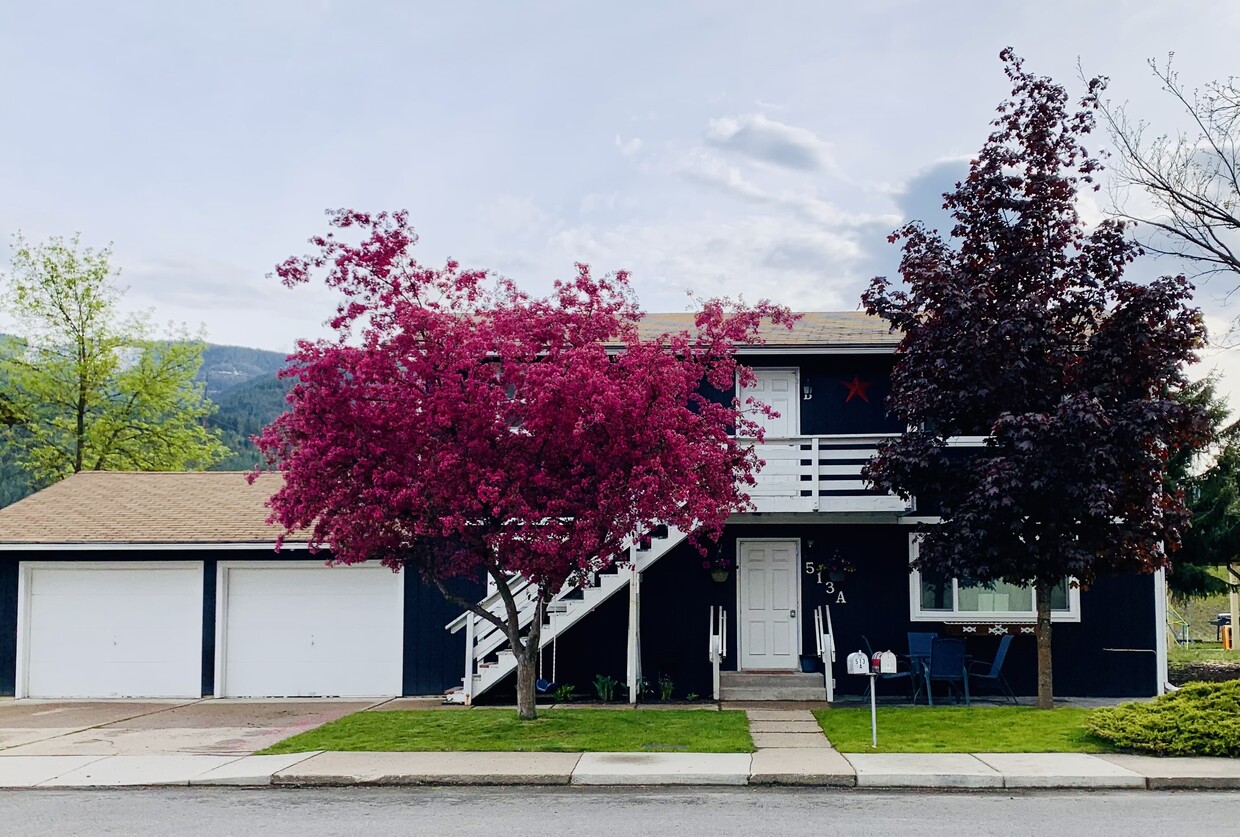 Primary Photo - 513 W Brown Ave