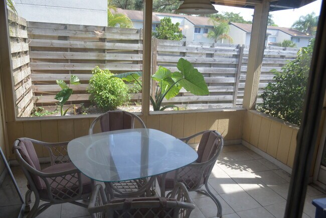 Foto del edificio - 973 Whitman Dr