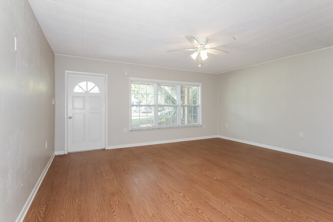 Building Photo - 5313 8th St Ct W
