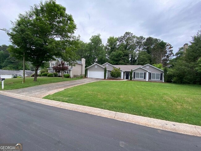 Building Photo - 2690 Nicholas Ct NE
