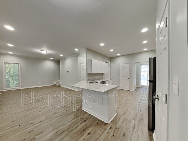 Foto del edificio - 66 Holly Rd NW