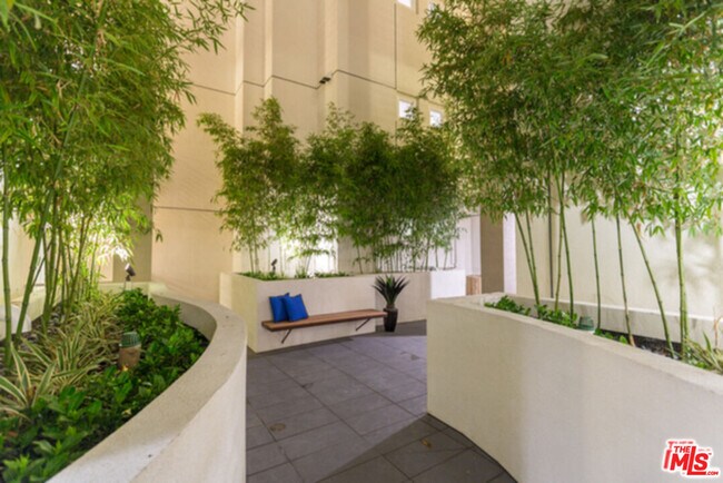 Foto del edificio - 436 Virgil Ave