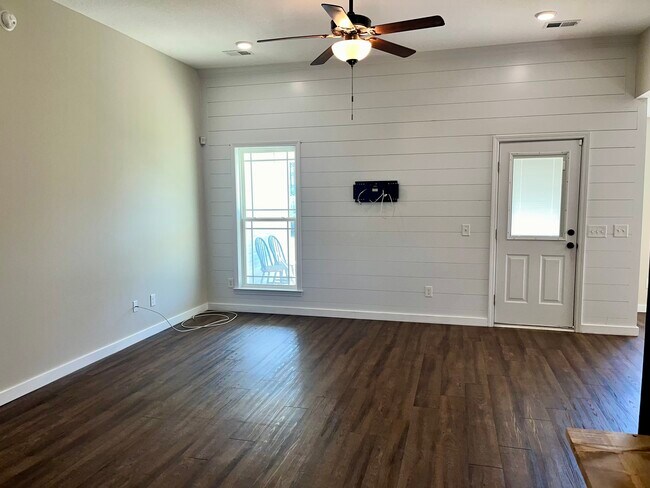 Building Photo - 117 Hughes Dr