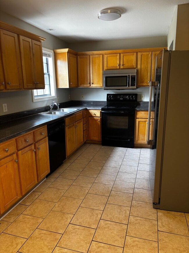 Building Photo - 4 Bedroom Home Within Minutes from NEA Hospital