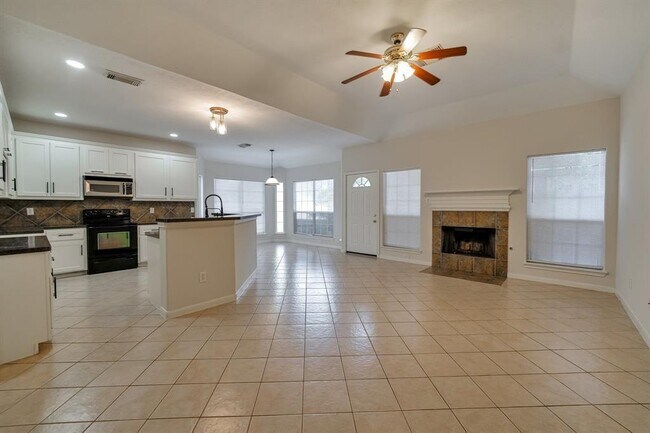 Building Photo - 9067 San Saba Way