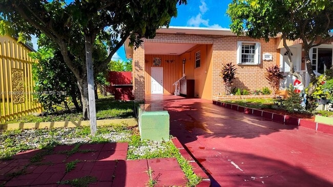 Foto del edificio - 3235 NW 80th Terrace