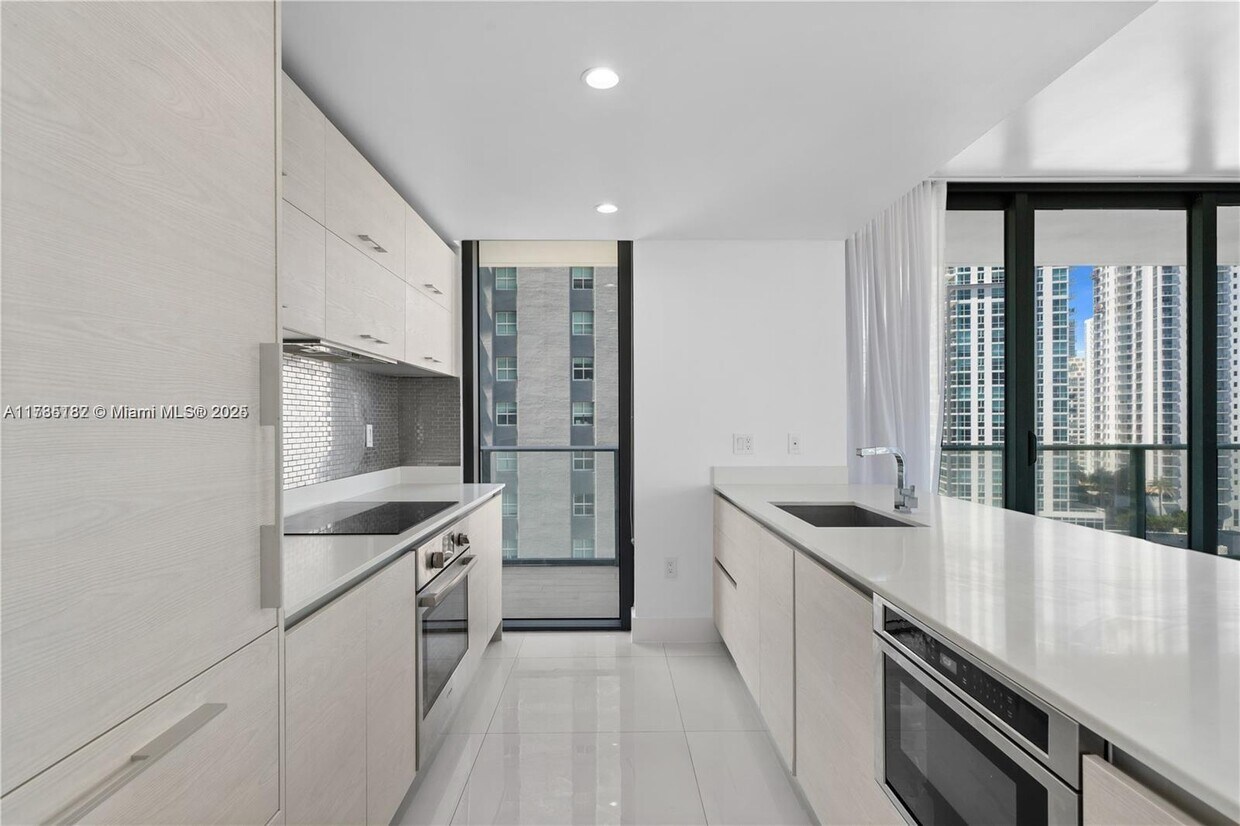 Foto principal - 1300 S Miami Ave