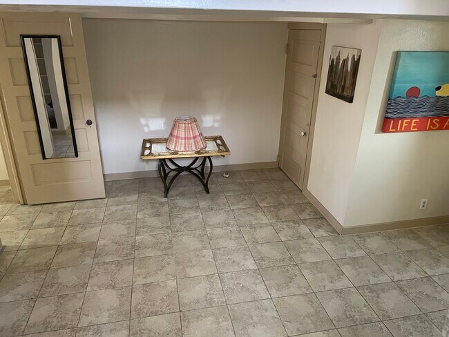 Foto del edificio - 604 S 1300 E