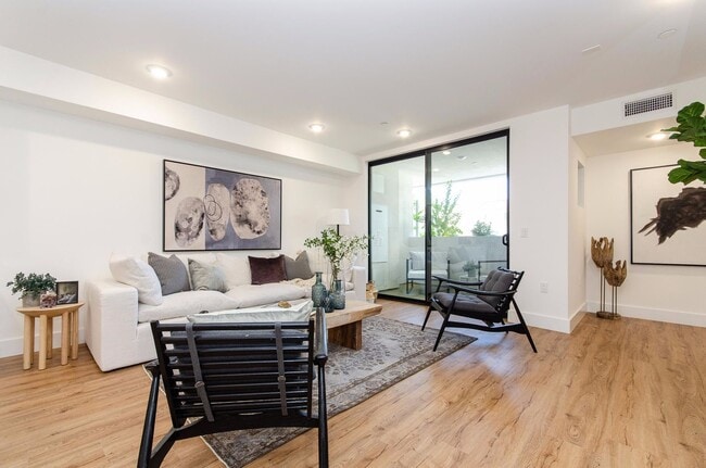 Building Photo - Ace on Orange Grove