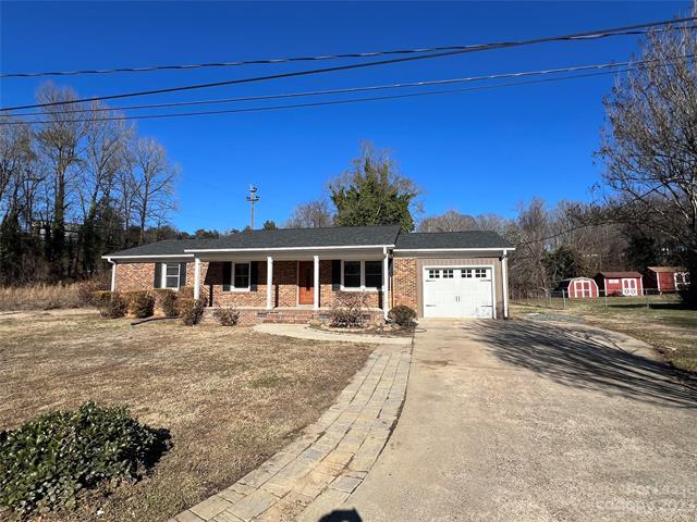 Primary Photo - 130 Forest Dr