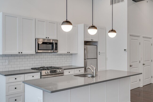 Foto del edificio - Newer Construction Fairmount Apartments