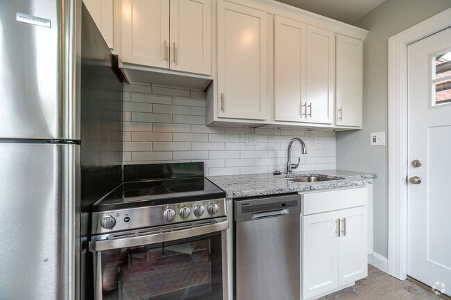 Building Photo - 388 Fairwood Ave