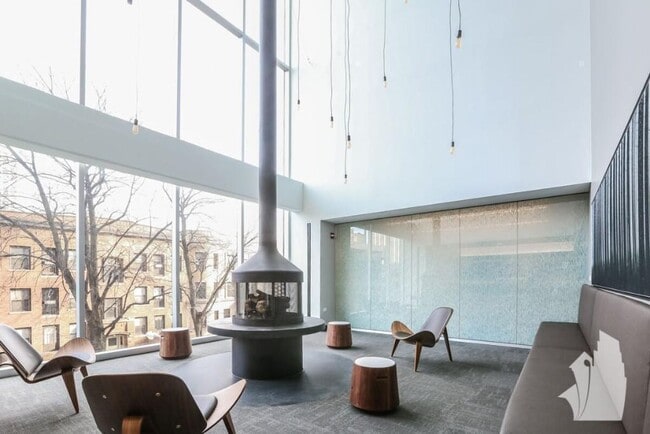 Building Photo - 0 bedroom in Chicago IL 60613