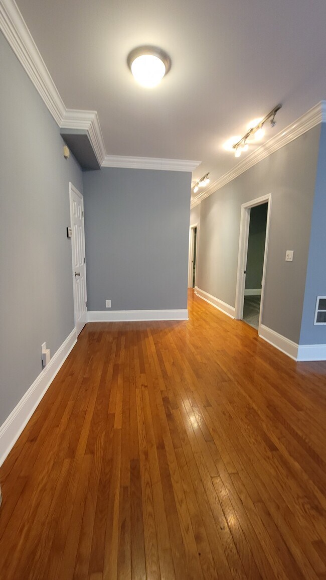 Foto del edificio - 6216 S Indiana Ave