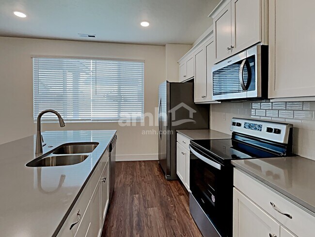 Foto del edificio - 9472 W Chino St