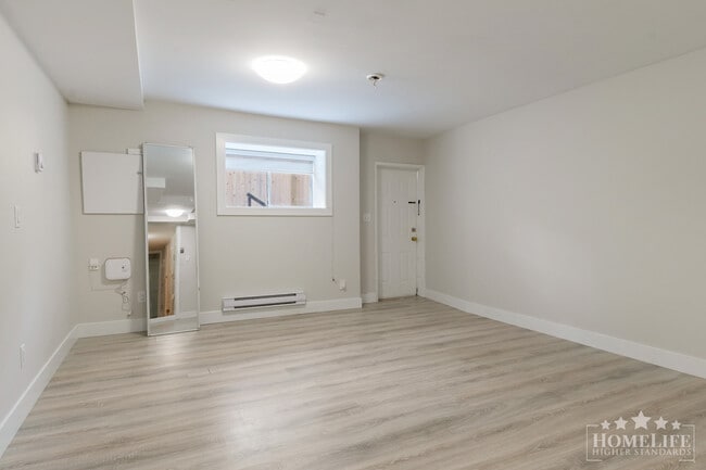 Building Photo - Spacious 3-Bedroom + Den Basement for Rent...