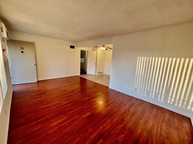 Building Photo - 1132 W Duarte Rd