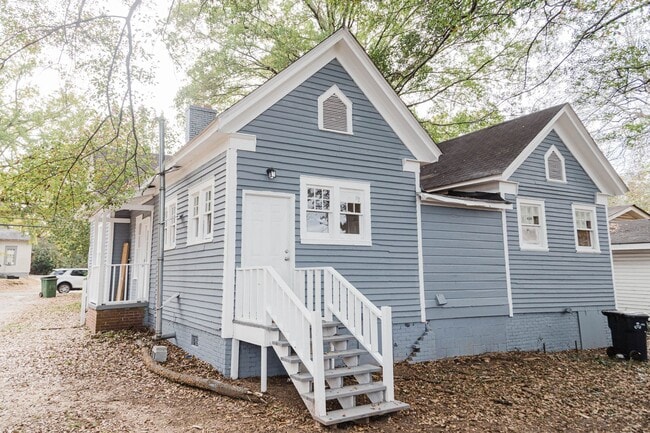 Building Photo - 725 W Poplar St