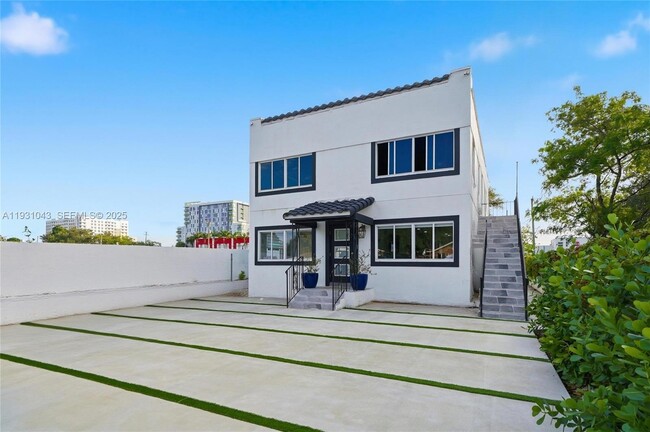 Building Photo - 1590 NW 38th St