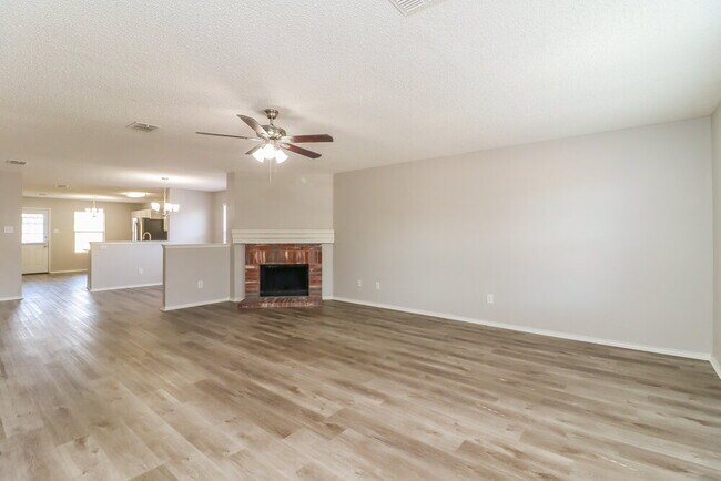 Building Photo - 8728 Stonebriar Ln