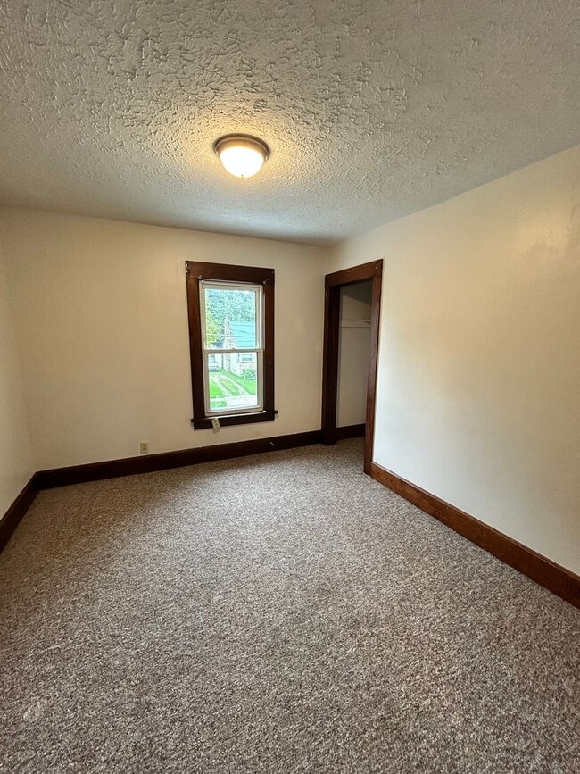Building Photo - 212 Mohican Ave