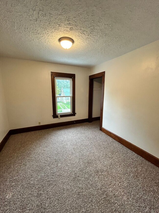 Foto del edificio - 212 Mohican Ave