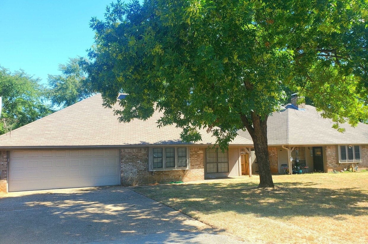 Foto principal - Whitehouse ISD! Beautifully Updated 3 Bedr...
