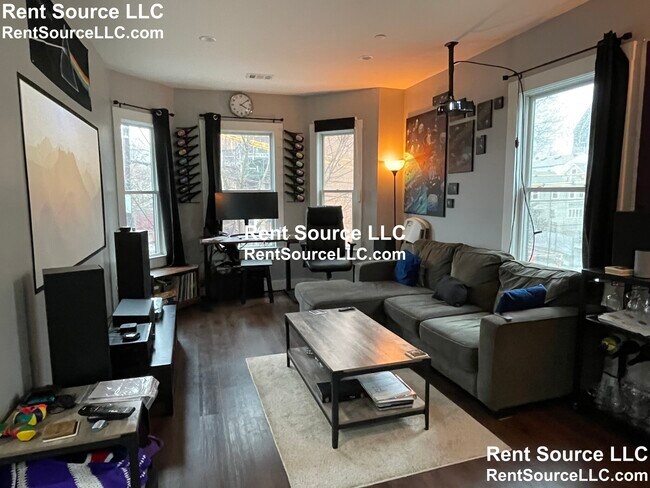 Building Photo - 192 Thorndike St