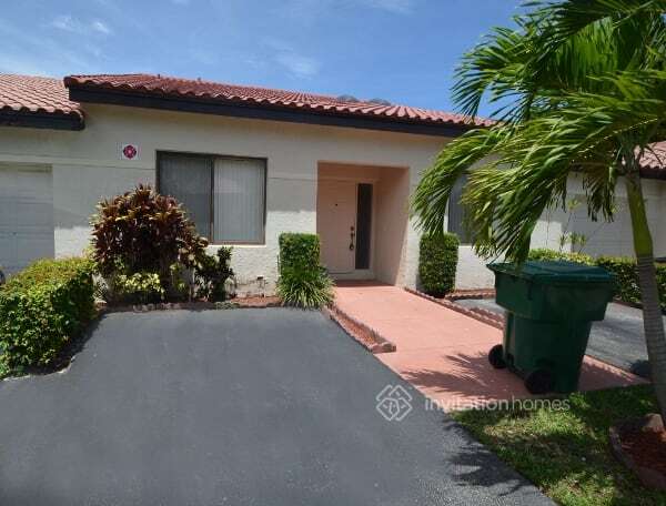 Primary Photo - 3160 La Mirage Dr