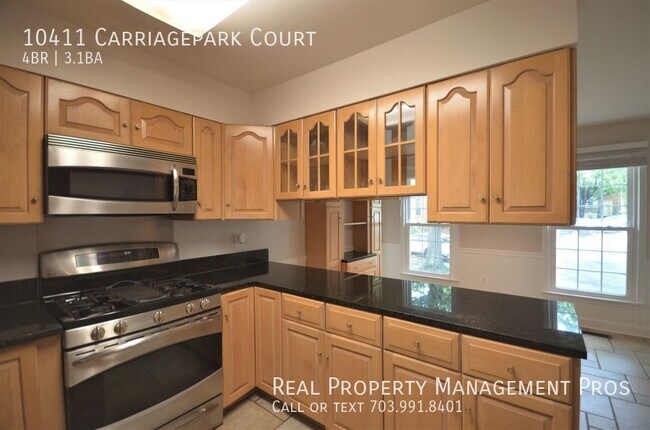 Building Photo - *COMING SOON*Spacious Brick End Unit- Back...