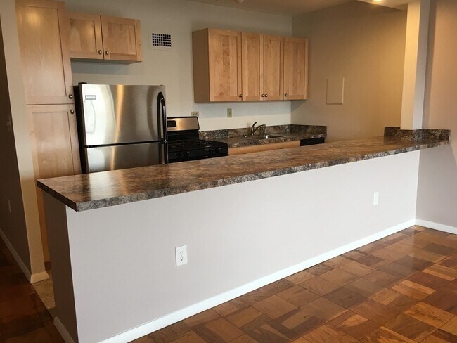 Building Photo - 6 Whittier Pl