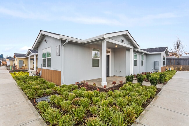 Building Photo - Villas at 28th