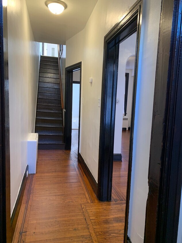 Primary Photo - Spacious 4 Bedroom 1.5 Bath, 2 Car Garage-...