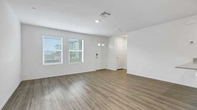 Building Photo - Gorgeous 3 bedroom townhome with attached ...