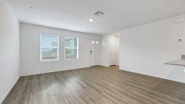 Foto del edificio - Gorgeous 3 bedroom townhome with attached ...