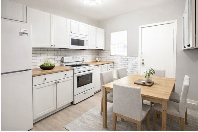 Building Photo - 902 W Margate Terrace