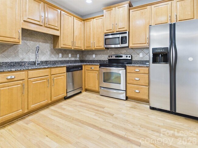 Foto del edificio - 5690 Stafford Rd