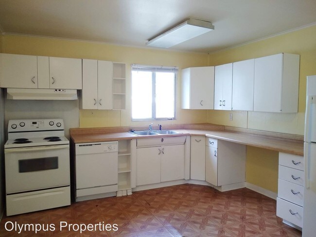 Building Photo - 3 br, 1 bath Room For Rent - 2615 E 5th St