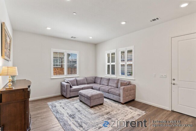 Building Photo - 39732 Seal Dr