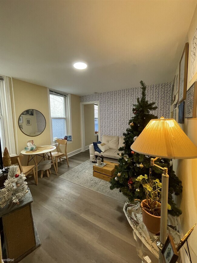 Foto del edificio - 1 br, 1 bath Triplex - 1219 North 29th Str...