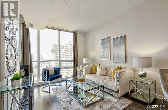 Building Photo - 62 Forest Manor Rd