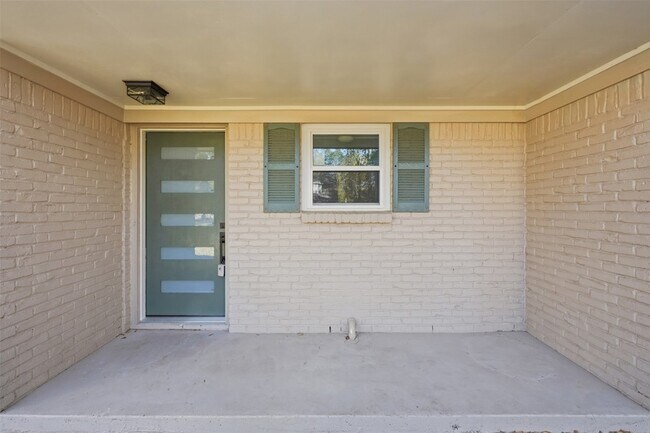 Building Photo - 5002 Cedar Creek Dr