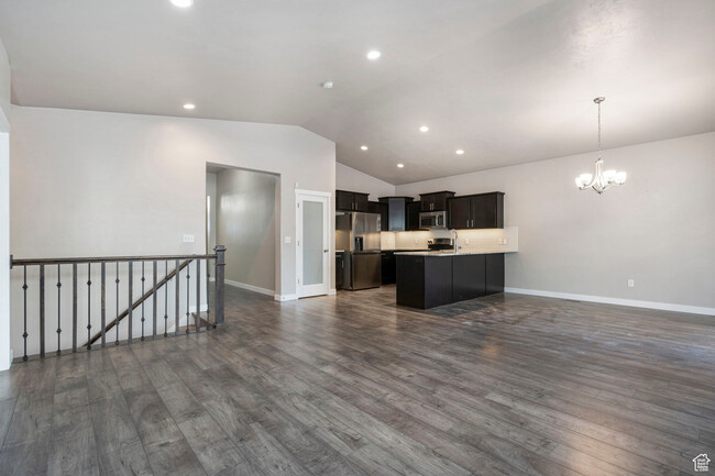 Building Photo - 512 W Sunland Dr
