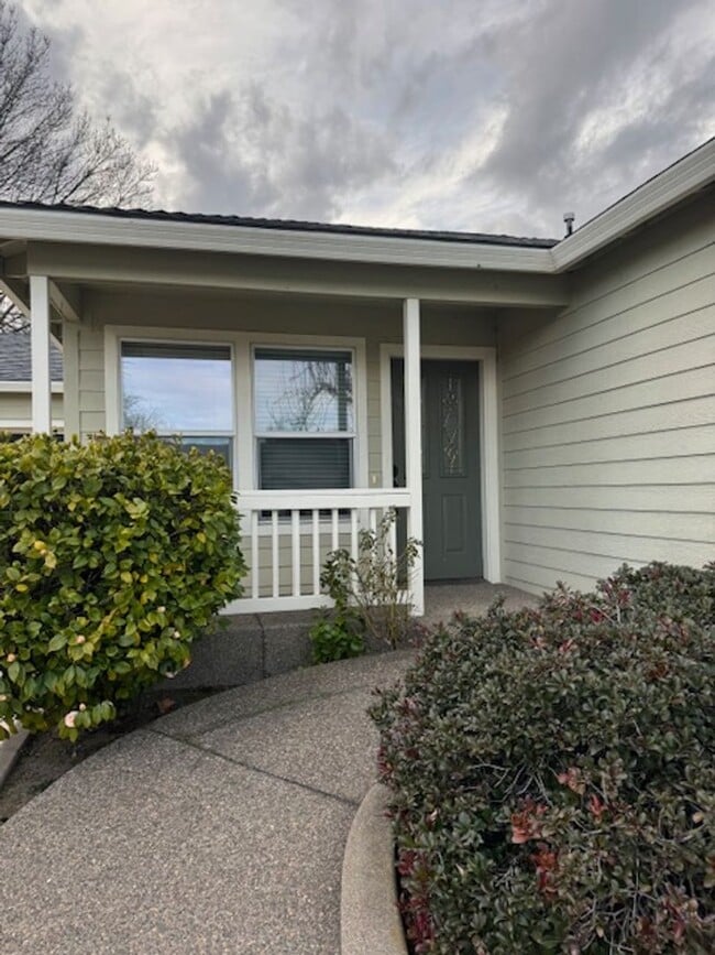 Building Photo - COMING SOON !!  DUPLEX CENTRALLY LOCATED W/ DOUBLE CAR GARAGE AND FENCED YARD