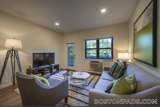 Building Photo - 757 Highland Ave