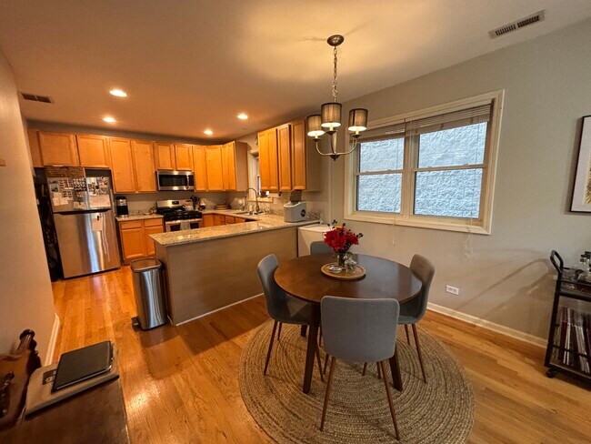 Kitchen dining space - 1241 N Maplewood Ave